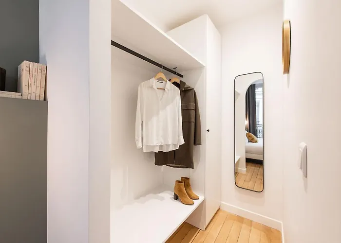 Central And Renovated Parisian Apartment, 6-7 Guests