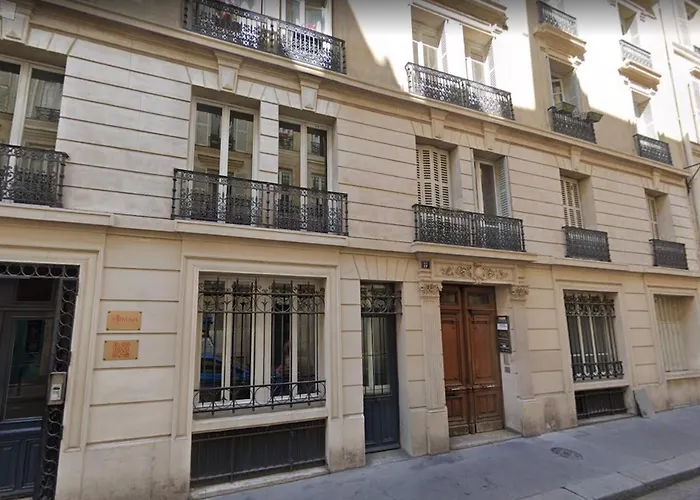 Central And Renovated Parisian Apartment, 6-7 Guests