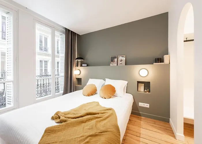 Central And Renovated Parisian Apartment, 6-7 Guests